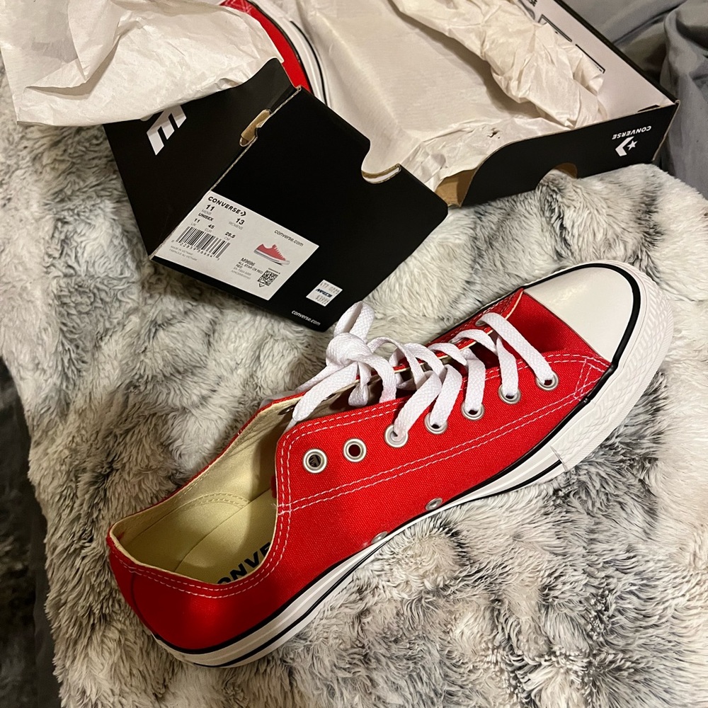 Men’s converse never worn